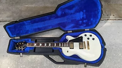 2011 Gibson Les Paul Alpine White Standard/Custom  • $2400