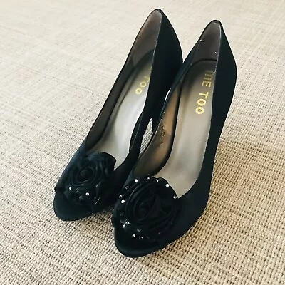 ME TOO Black Satin Peep Toe Pumps Heels With Rose Medallion Detail 8.5 • $35