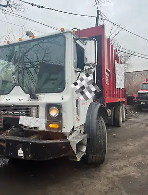 2001 MR Mack Rear Load Truck • $20000