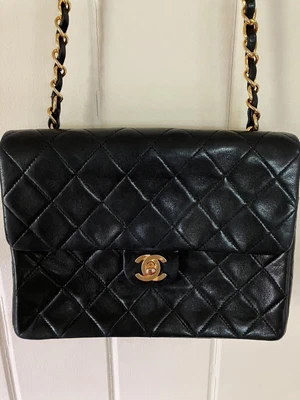 $3900 • Buy Chanel Vintage Square Classic Quilted Handbag Gold Chain Strap & Logo Small