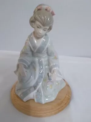 Vntg. Porcelain Geisha Girl Figurine ( Looks A Lot Like Lladro ) GORGEOUS! • $35