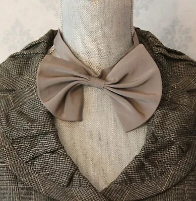 Vintage Gray Silk Men's Bow Tie • $14
