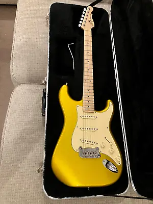 1996  G&L USA Legacy  Gold Sparkle • $890