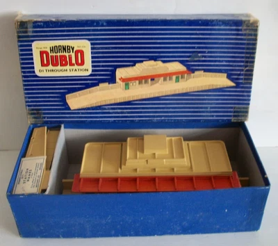 £20 • Buy Hornby Dublo Oo Gauge D1 Through Station + Ramps