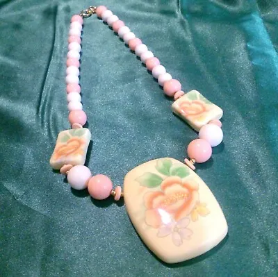 Vintage Pink Cream Floral Designed Beaded Necklace • $11.99