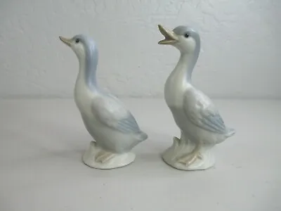 Vintage OMC Japan Blue White Pair Of Ducks Goose Porcelain Figurines • $14.24