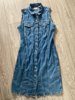 £25 • Buy Levi’s Sleeveless Denim Button Up Dress - Blue - Small