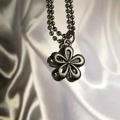 Hollow Daisy Flower Necklace Female Hip-hop Cold Wind Long Sweater Neck Chain • £5.11
