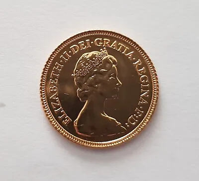 22ct Gold Half Sovereign Coin 1982 • £280