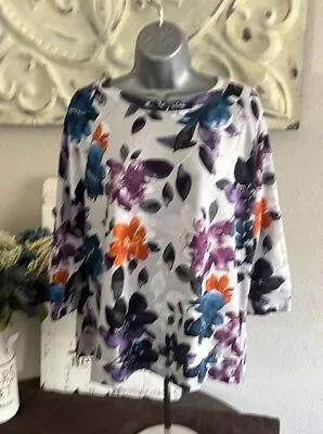 Simply Vera Wang Lightweight Pullover Sweater Floral Gray  Size Medium • $13.99