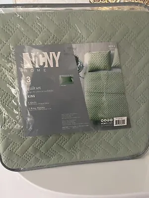 VCNY Home Embossed Comforter Set Green King 3pc Quilt Sham • $45