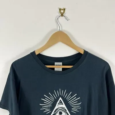 Men’s Gildan Heavy Cotton Illuminati Real Eyes Navy Large T-Shirt • £20