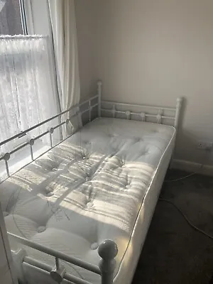 Argos Abigail Single White Day Bed Frame Good Condition (mattress Not Included) • £60