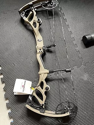 *New* Bowtech Carbon One 25.5-30.5  70 Lbs. Rh Right Handed. • $1000