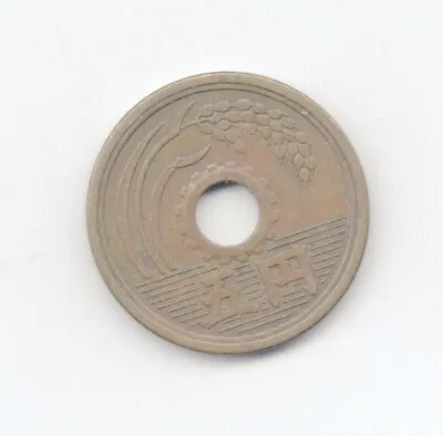 Japan 1957 5 Yen-Lot D6 • $1.50