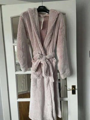 £20 • Buy Bnwt M&s Light Pink Super Soft Long Pile Fleece Hooded Dressing Gown Xs (6-8)