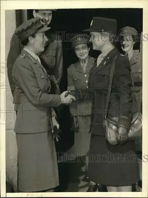 1942 Press Photo WAAC Director Oveta Culp Hobby & Chief Controller Jean Knox DC • $15.99