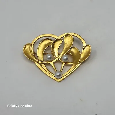 Vtg MMA Heart Brooch Pin W 3 Pearls  Metropolitan Museum Art Gold Plated Love  • $29.95