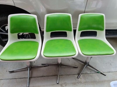 $150 • Buy 3 Retro 70s Swivel Green And White Dining Chairs By Namco Local Pickup Only