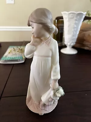 Lladro Dasia Off To Dreamland Girl With Rag Doll • $25