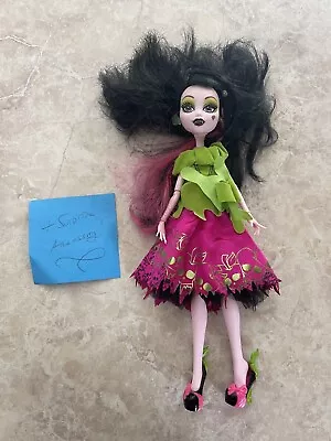 Monster High 11  Doll DRACULAURA DRACULA DAUGHTER SCARY TALES SNOW BITE LOT • $84.95