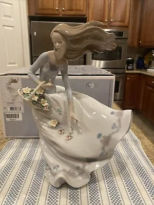 Lladro 6767 Petals On The Wind W/ Original Box - Brand New Condition • $665