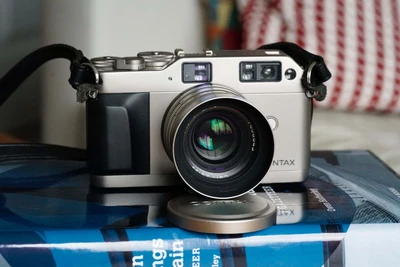 £795 • Buy Contax G1 Body With 45mm F2 Zeiss Planar, Filter, Hood And Extras - Film Tested.