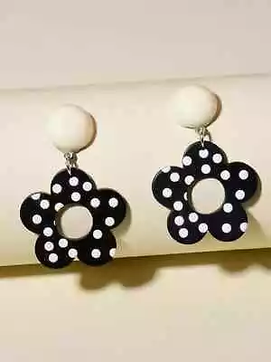 £5.99 • Buy New Mod / 60s  Daisy Earrings