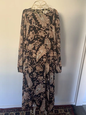 $50 • Buy Witchery Long Sleeved Dress Size 10