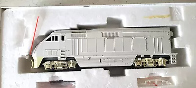 Athearn HO UNDECORATED F59PHI Smooth Side Powered Locomotive Model #2600 • $129.99