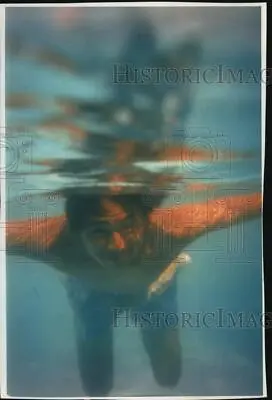 1994 Press Photo Fujicolor Quicksnap Waterproof Camera Underwater Photo • £15.19