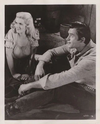 $19.99 • Buy 1959 Press Photo Actor Clint Walker And Connie Stevens In  Cheyenne  TV Show