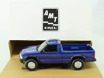 1:25 Scale AMT Ertl Plastic Model Car #6115 1994 Chevrolet S-10 4x4 • $24.95
