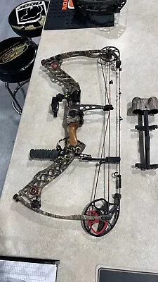 Mathews Z7 Compound Bow 28/70 • $449.99