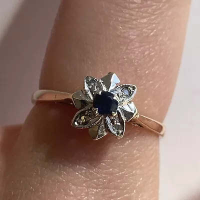 Vintage Diamond & Sapphire Daisy Flower Ring 9ct 9k Yellow Gold - Size O • £125