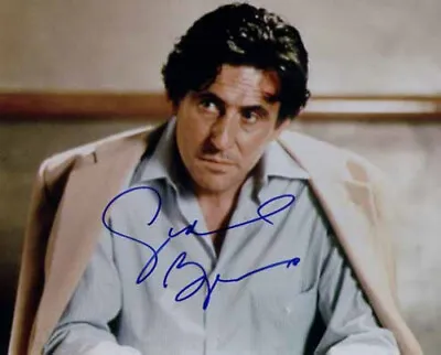 Gabriel Byrne - Actor - Signed Photo - COA (6792) • $56.83