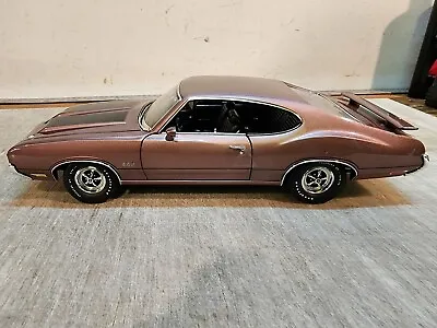 Acme: 1:18 1970 Oldsmobile 442 Regency Rose - A1805626-new & Limited To 348 Made • $132.99