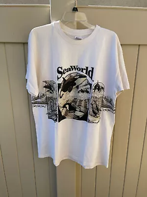 Vintage Sea World White Graphic Print T-Shirt Size XL • $42