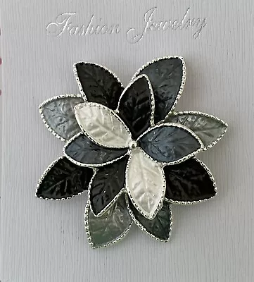 Flower Magnetic Brooch  Grey  Cream Scarf Pin Silver Tone • $11.70