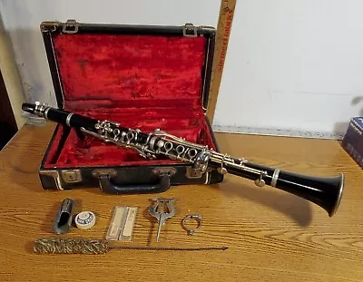 Vintage Selmer Bundy Resonite Clarinet W/Case And Accessories  • $29.99