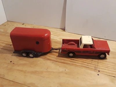 $150 • Buy Ertl International Scout Pick Up Truck Plus Ertl Livestock Trailer Missing Parts