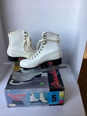 Ice Skates Vintage Canadian Flyer Ladies Figure Insulated White Size 5 • $45