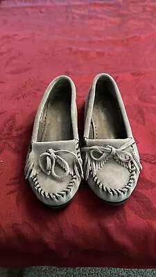 Minnetonka Moccasins Gray Suede Leather Kiltie Lace Slip On Flat Shoes Women 7.5 • $13