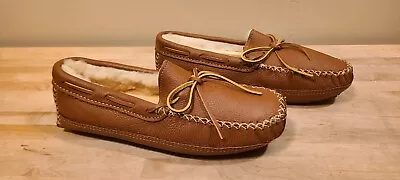 Minnetonka Sheepskin Lined Moose Slippers  Mens 10  Carmel  3758  NEW • $89.99