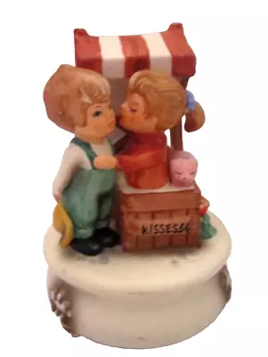 Vintage Lefton BOY & GIRL KISSING BOOTH MUSIC BOX Plays  Love Story  # 7817 • $14.95