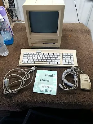 Macintosh SE Fdhd Computer With Key Board See Pics  • $300