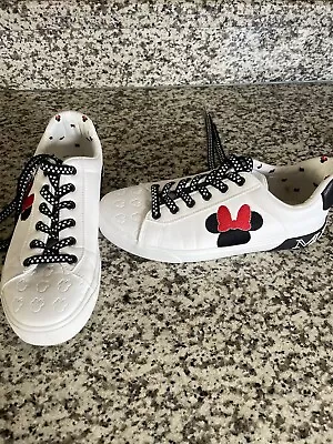 Minnie Mouse Sneakers • $12