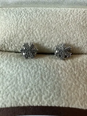 $51 • Buy James Avery Snowflake Earrings Retired Sterling Silver