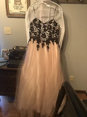 Masquerade Prom Ball Gown Dress Tulle Black/ Blush  Floral Top Size 16 • $30