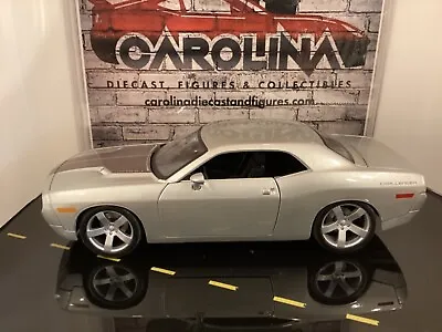 1:18 Maisto 2006 Dodge Challenger Concept Hemi Silver On Black Ma# 27 • $34.99